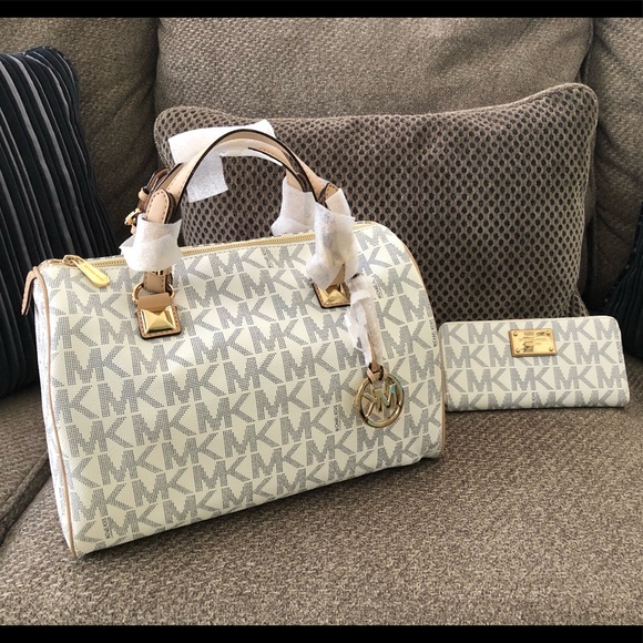 Michael Kors Handbags - ⭐️GREAT PRICE⭐️MICHAEL KORS GRAYSON SATCHEL&WALLET